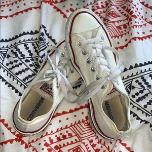 Low top white converse